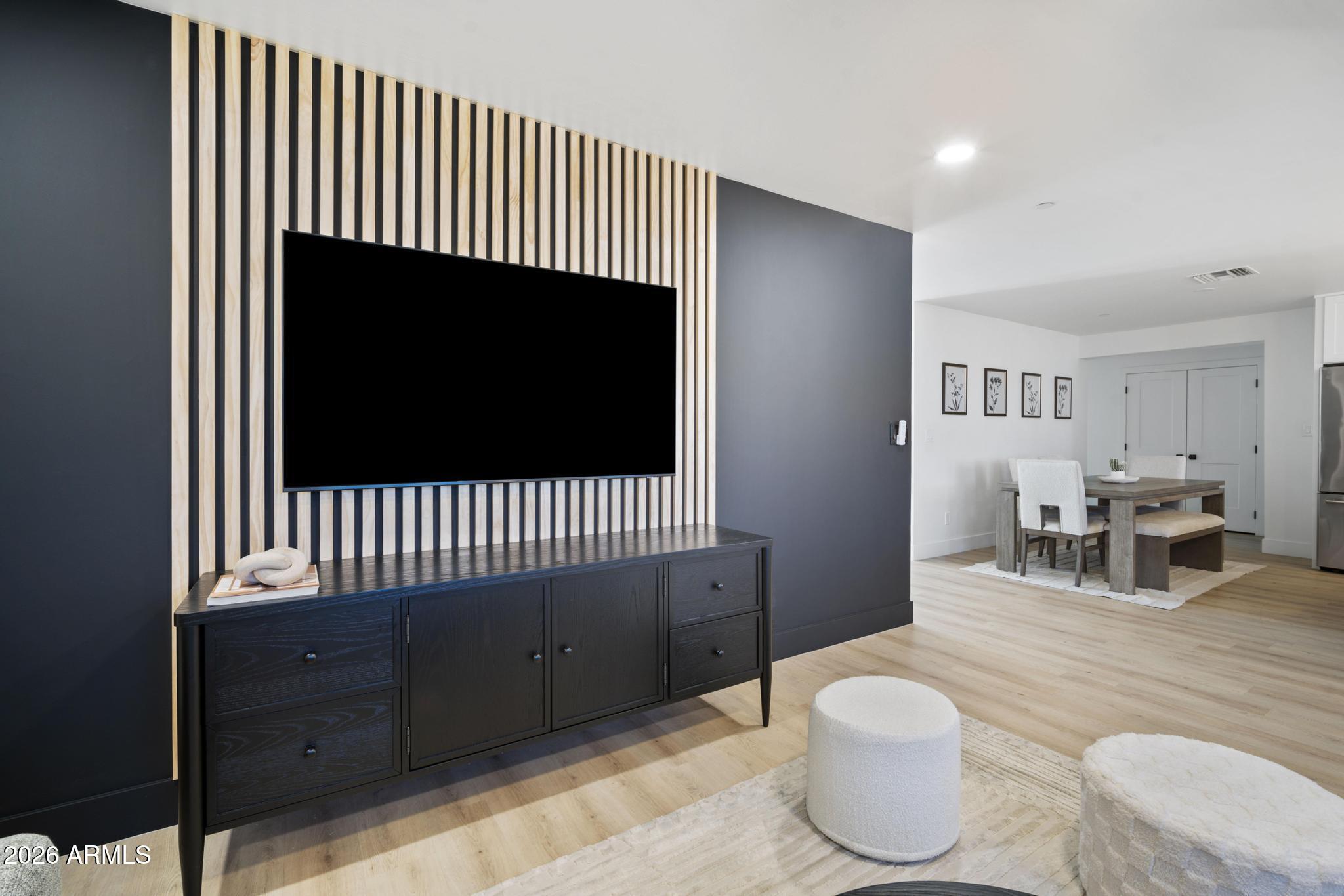 8513 E INDIANOLA Avenue