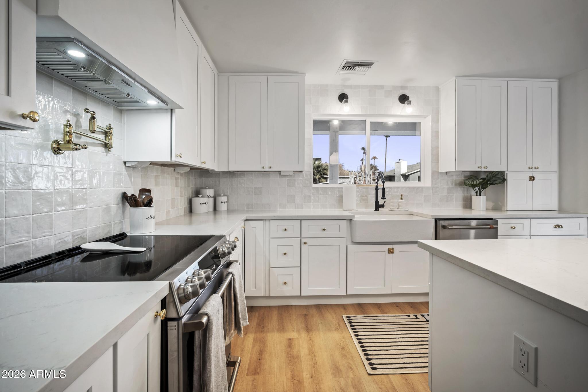 8513 E INDIANOLA Avenue