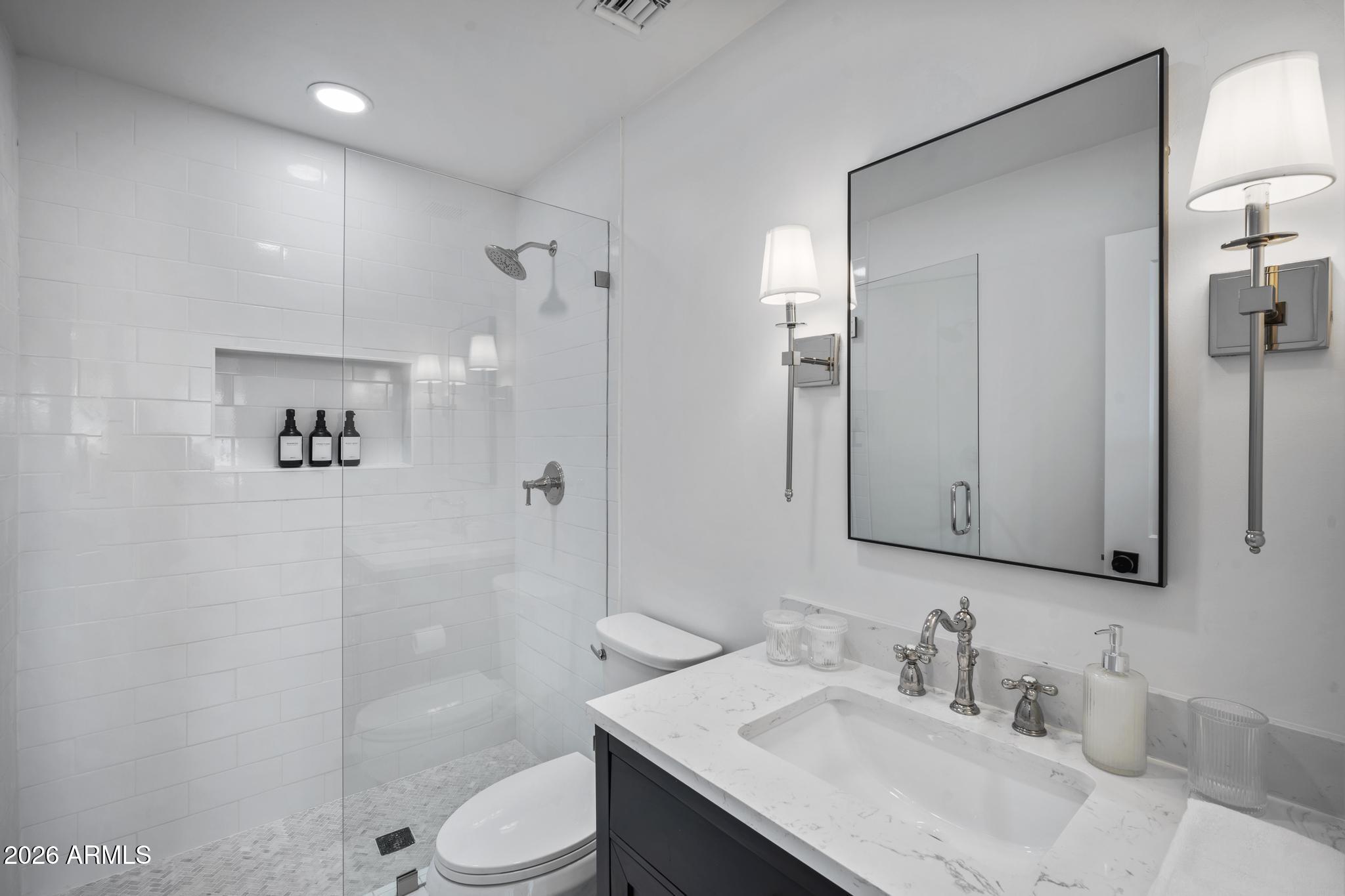 8513 E INDIANOLA Avenue