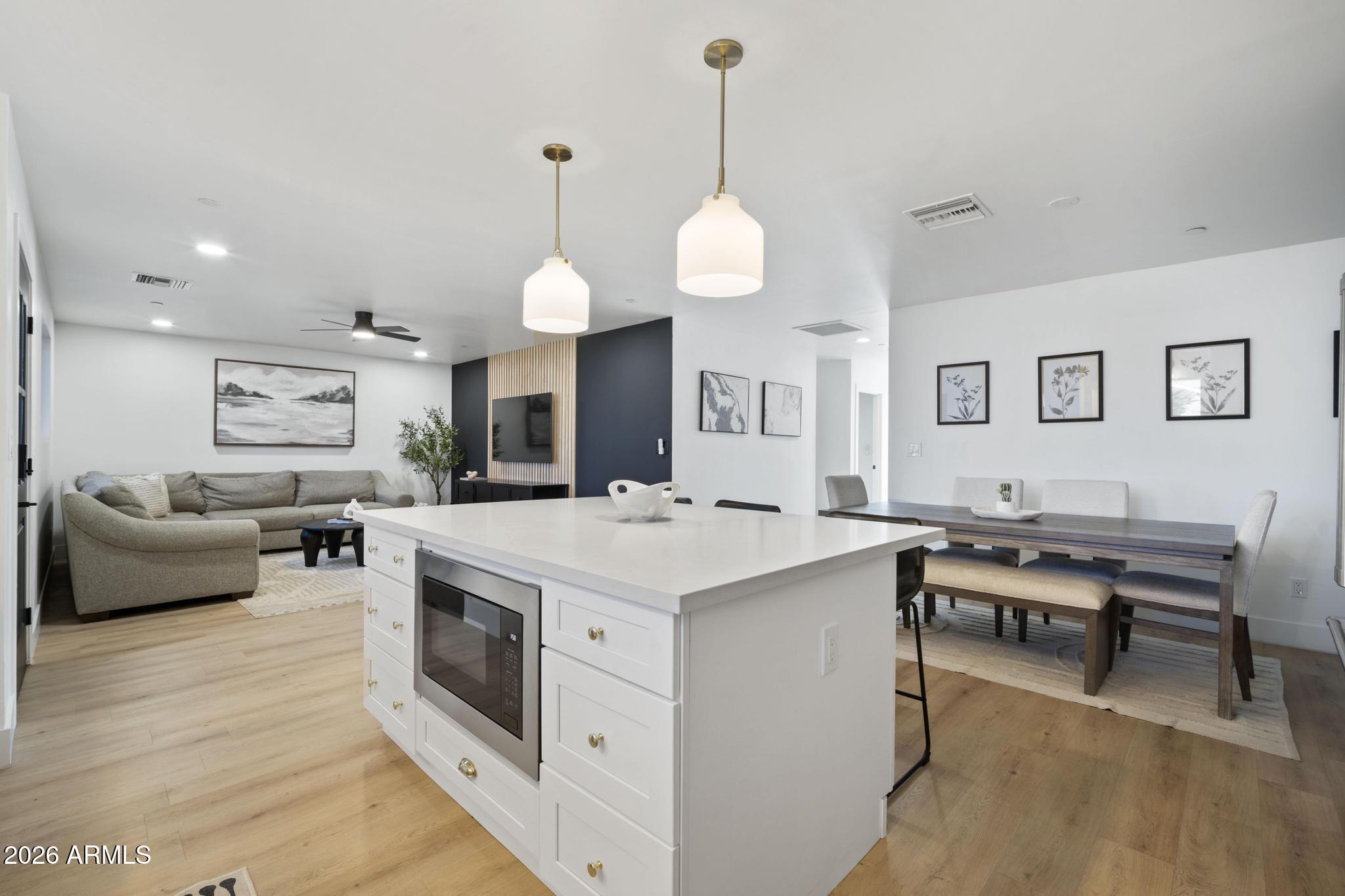 8513 E INDIANOLA Avenue