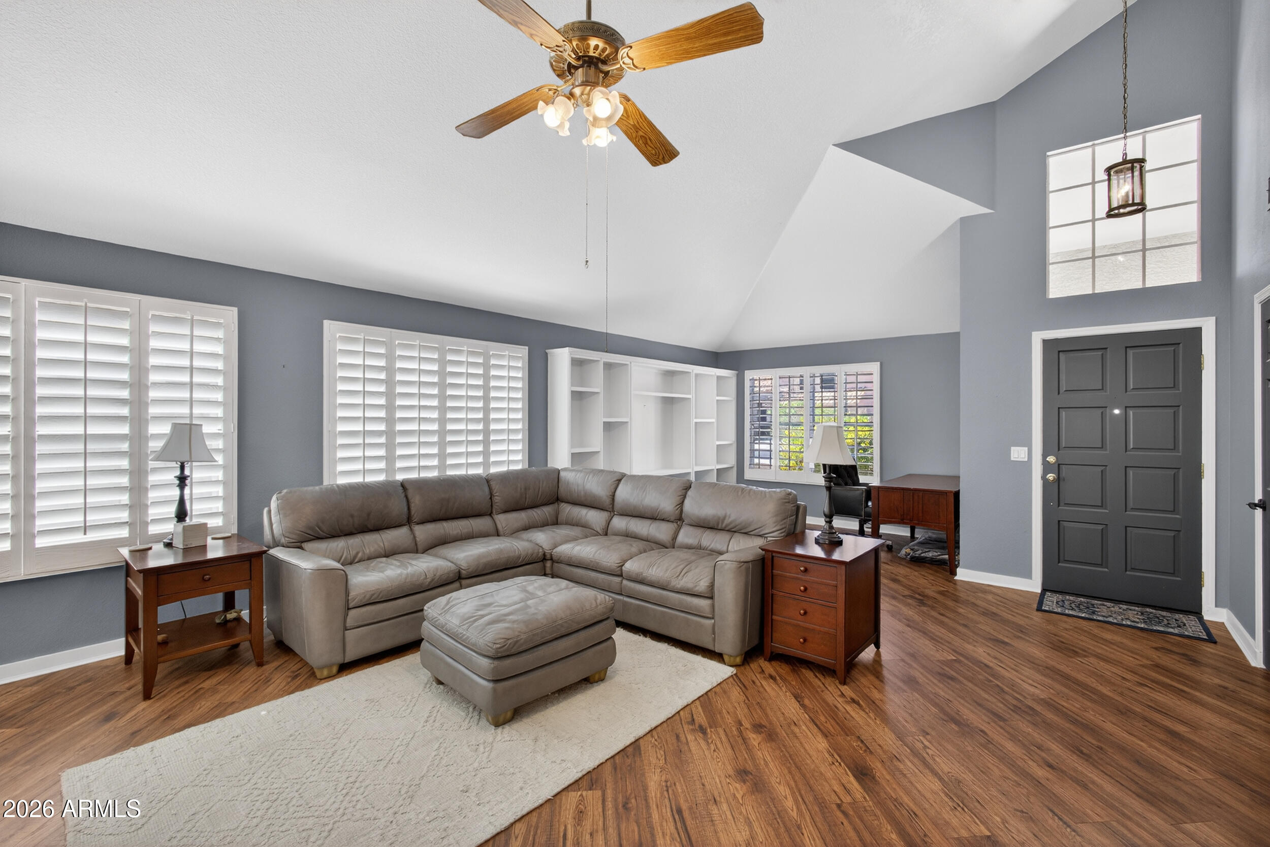 3955 N RANIER