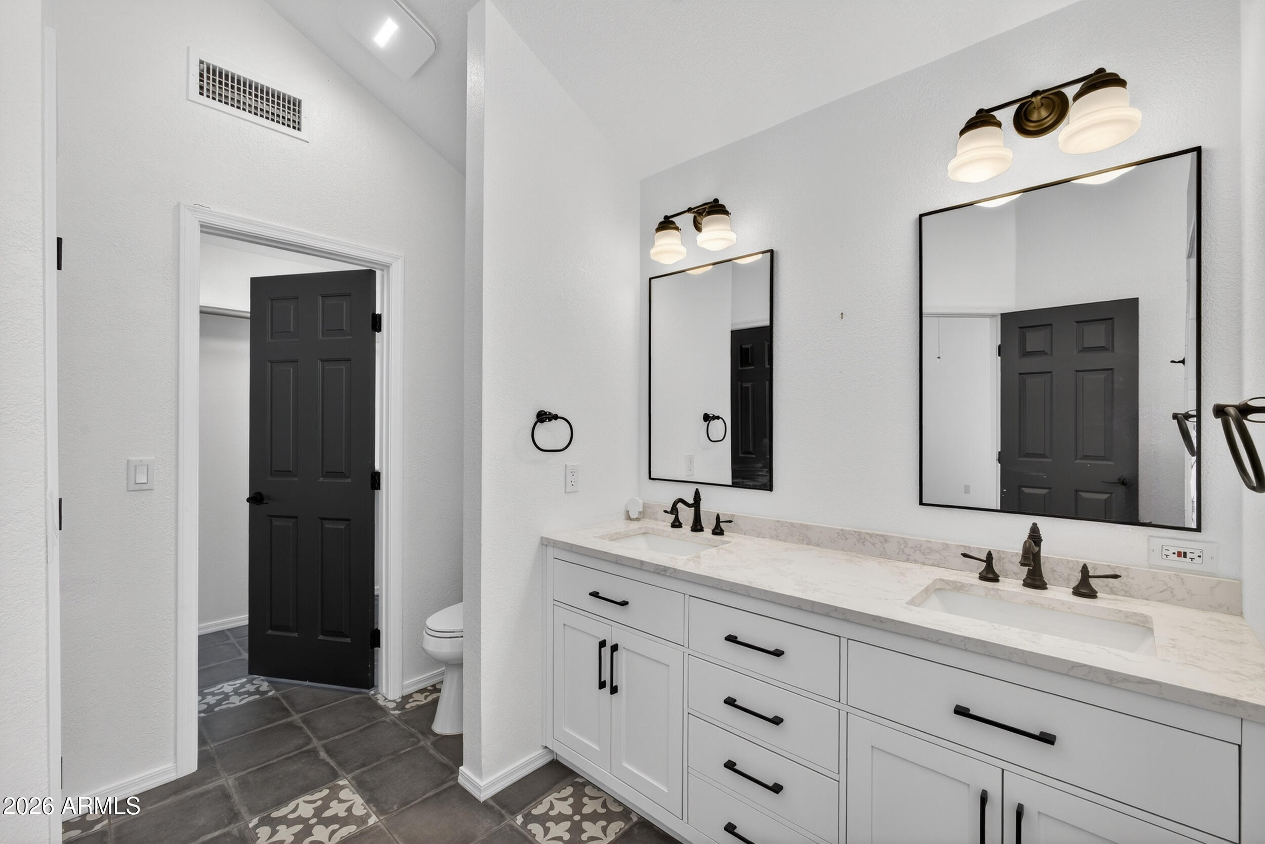 3955 N RANIER