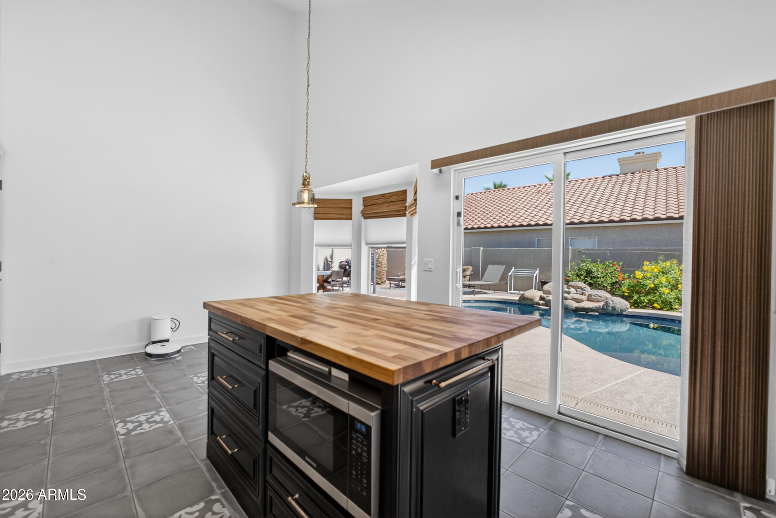 3955 N RANIER