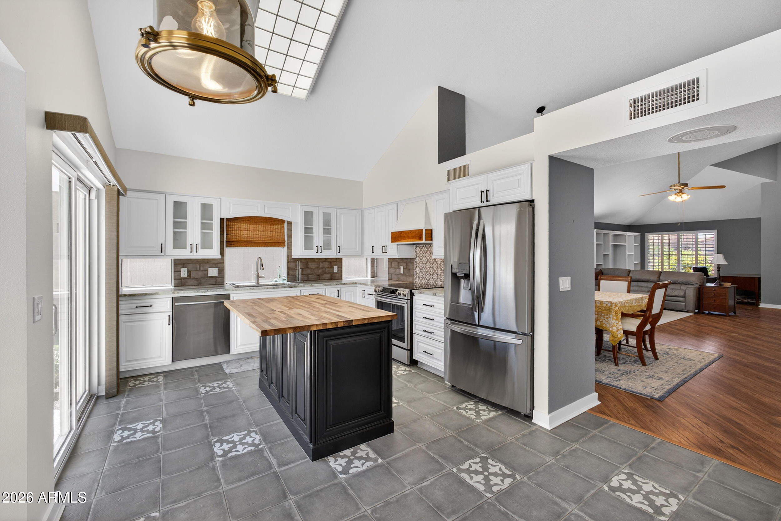 3955 N RANIER