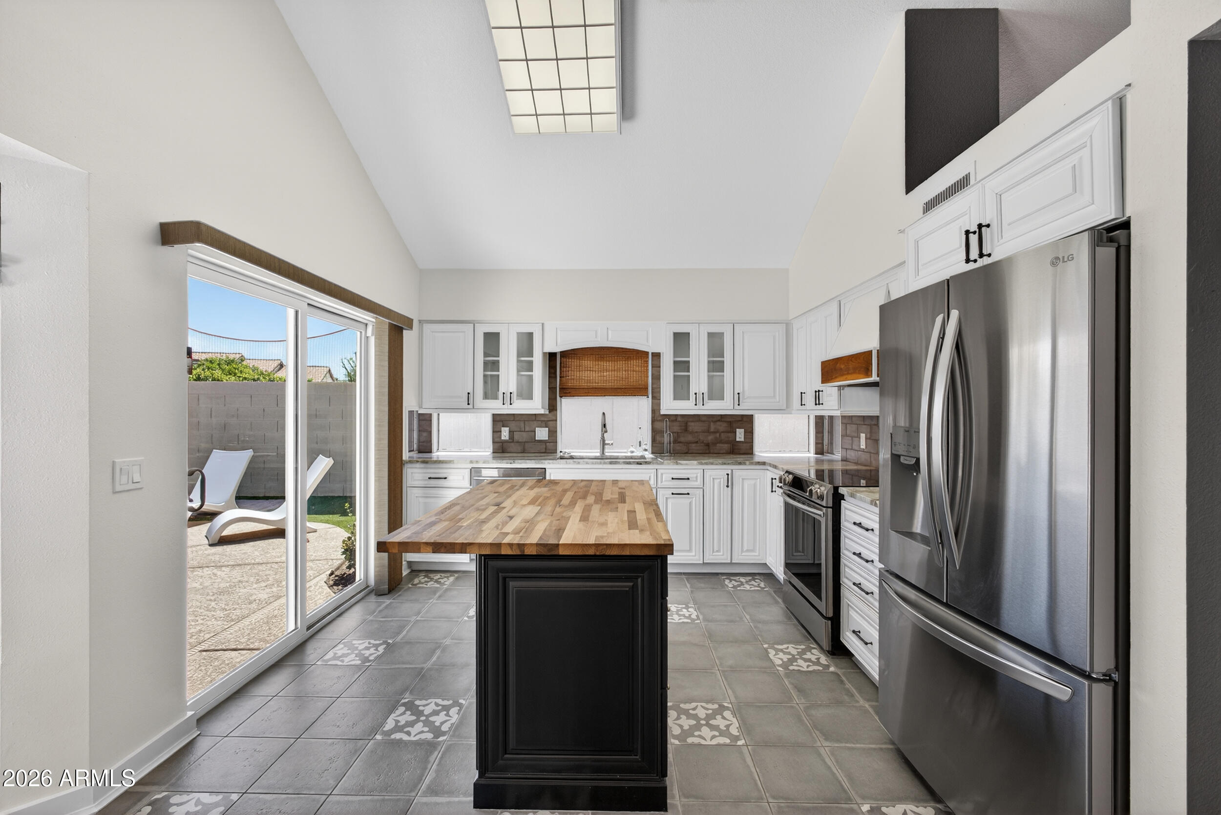 3955 N RANIER