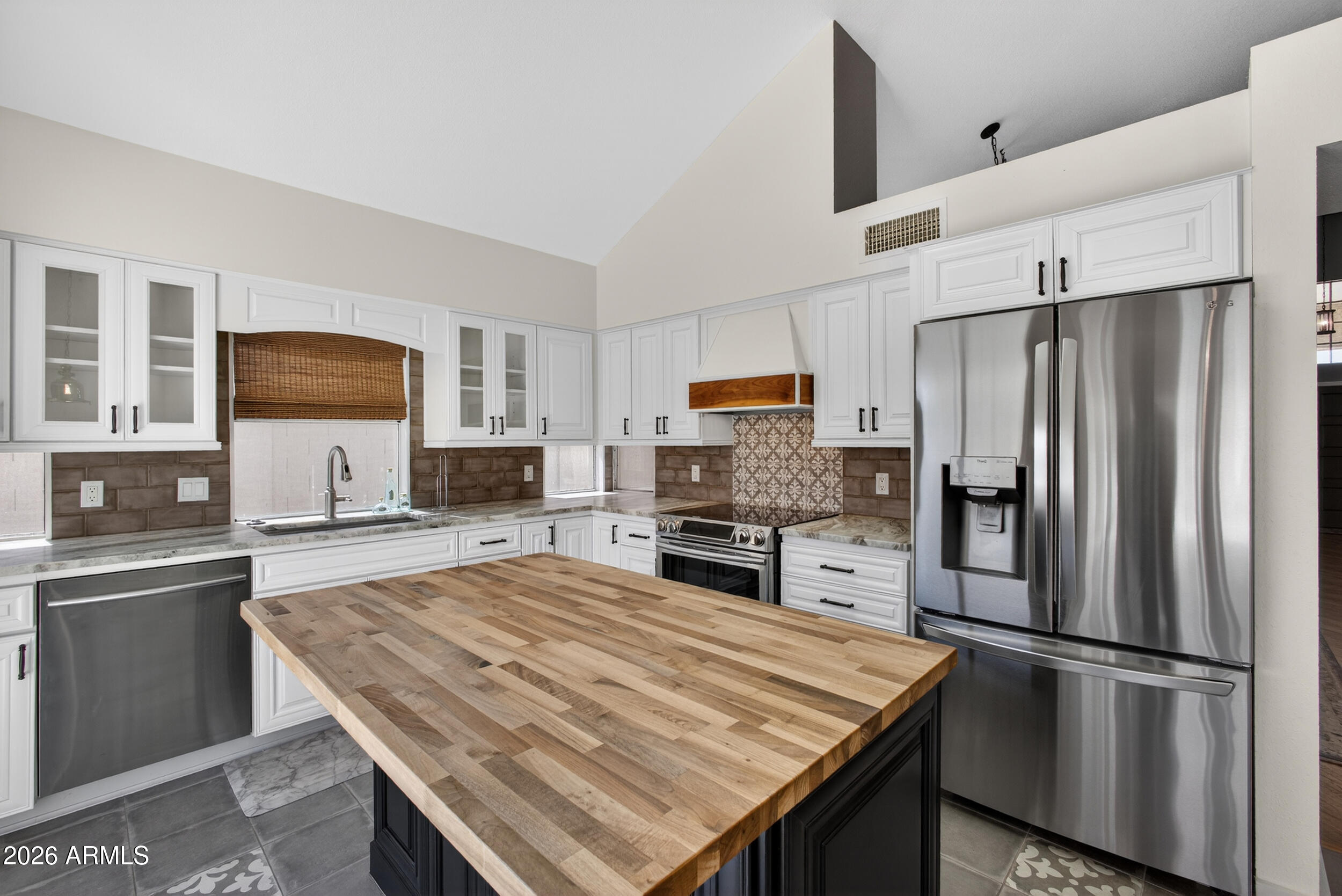 3955 N RANIER