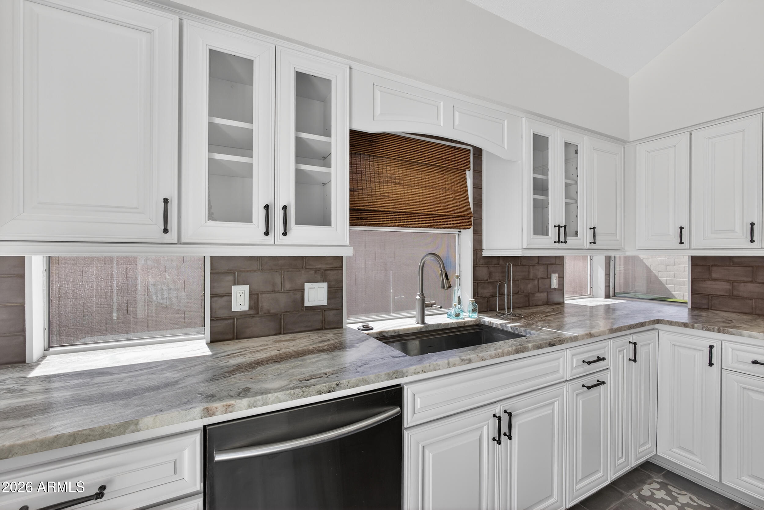 3955 N RANIER