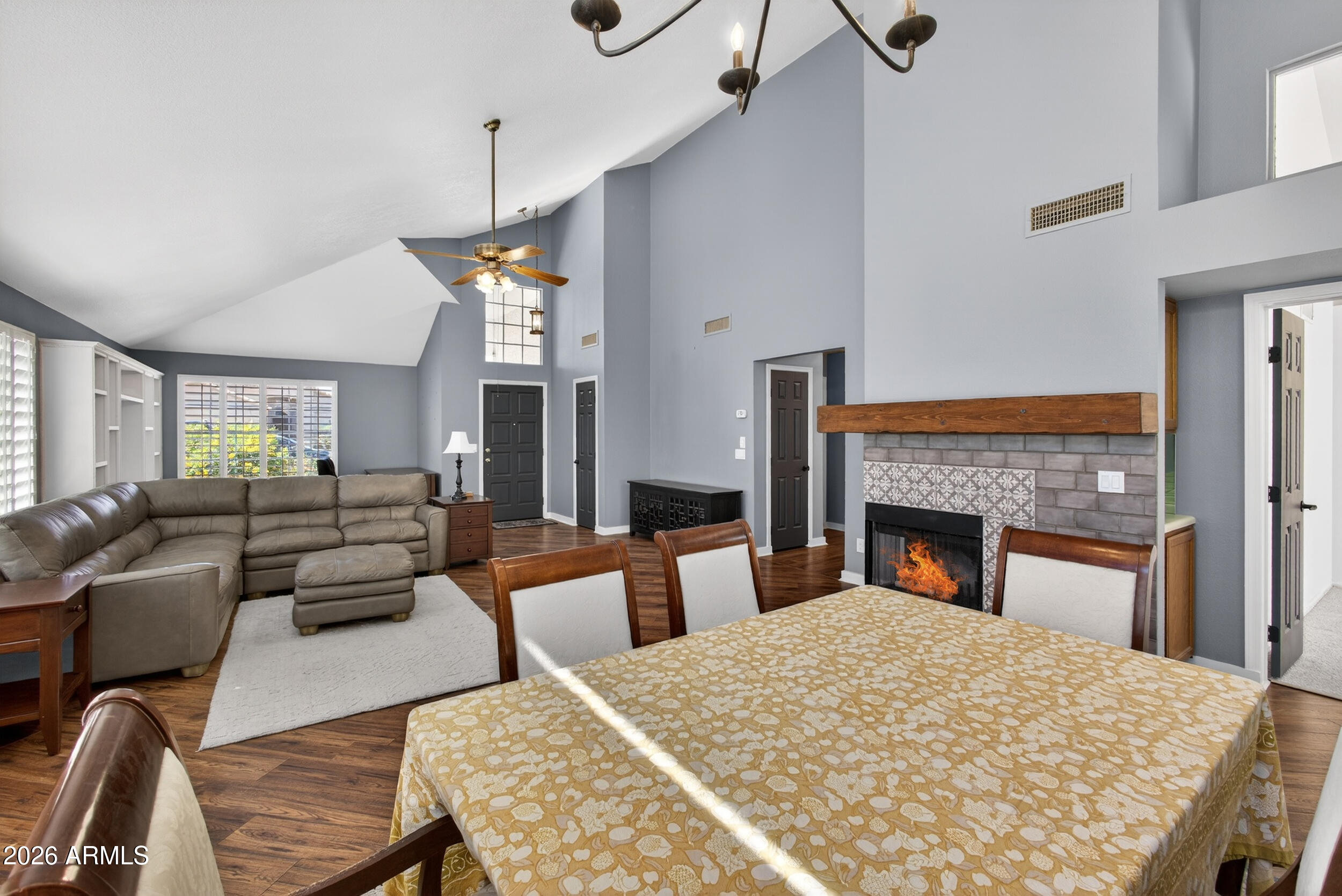 3955 N RANIER