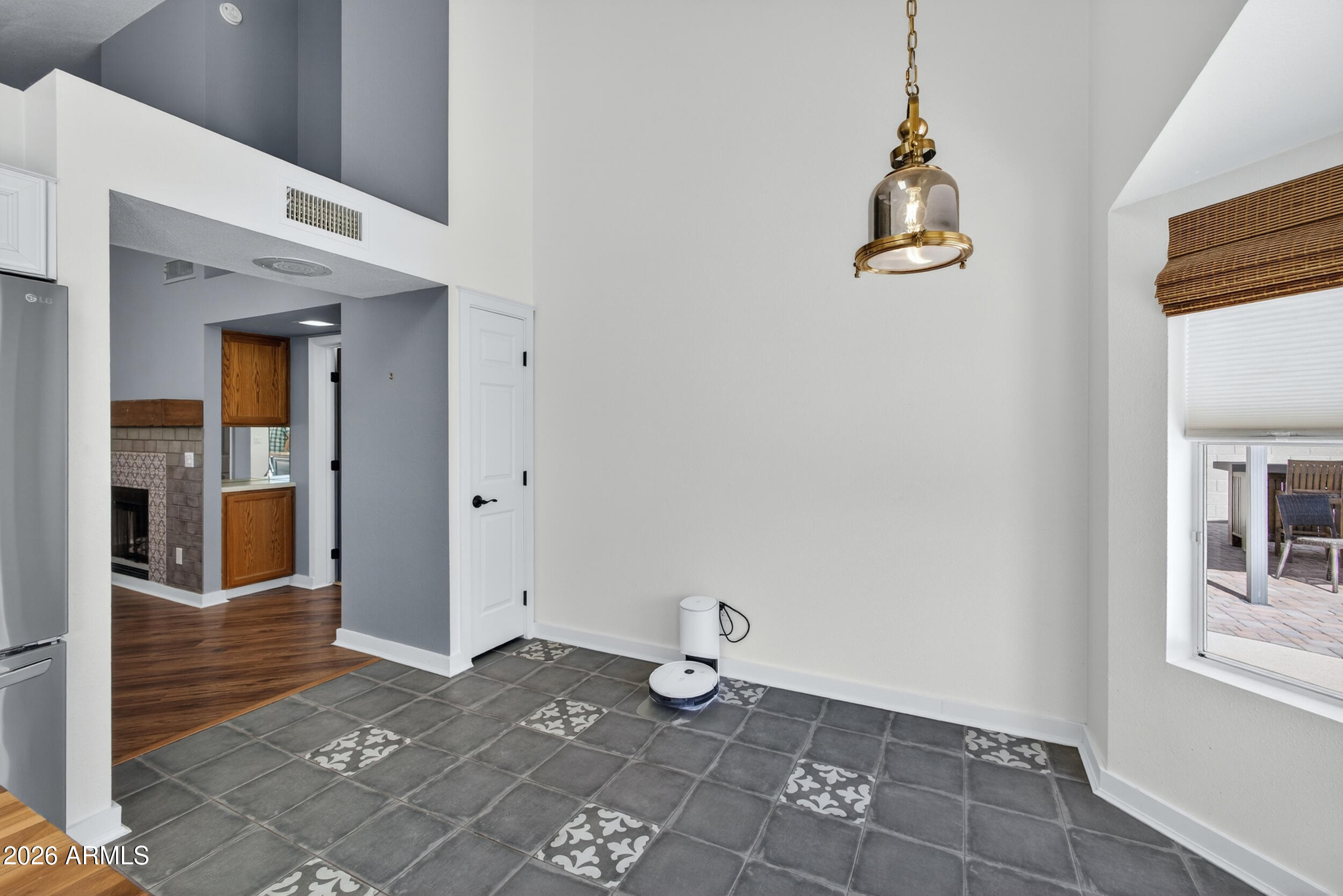 3955 N RANIER