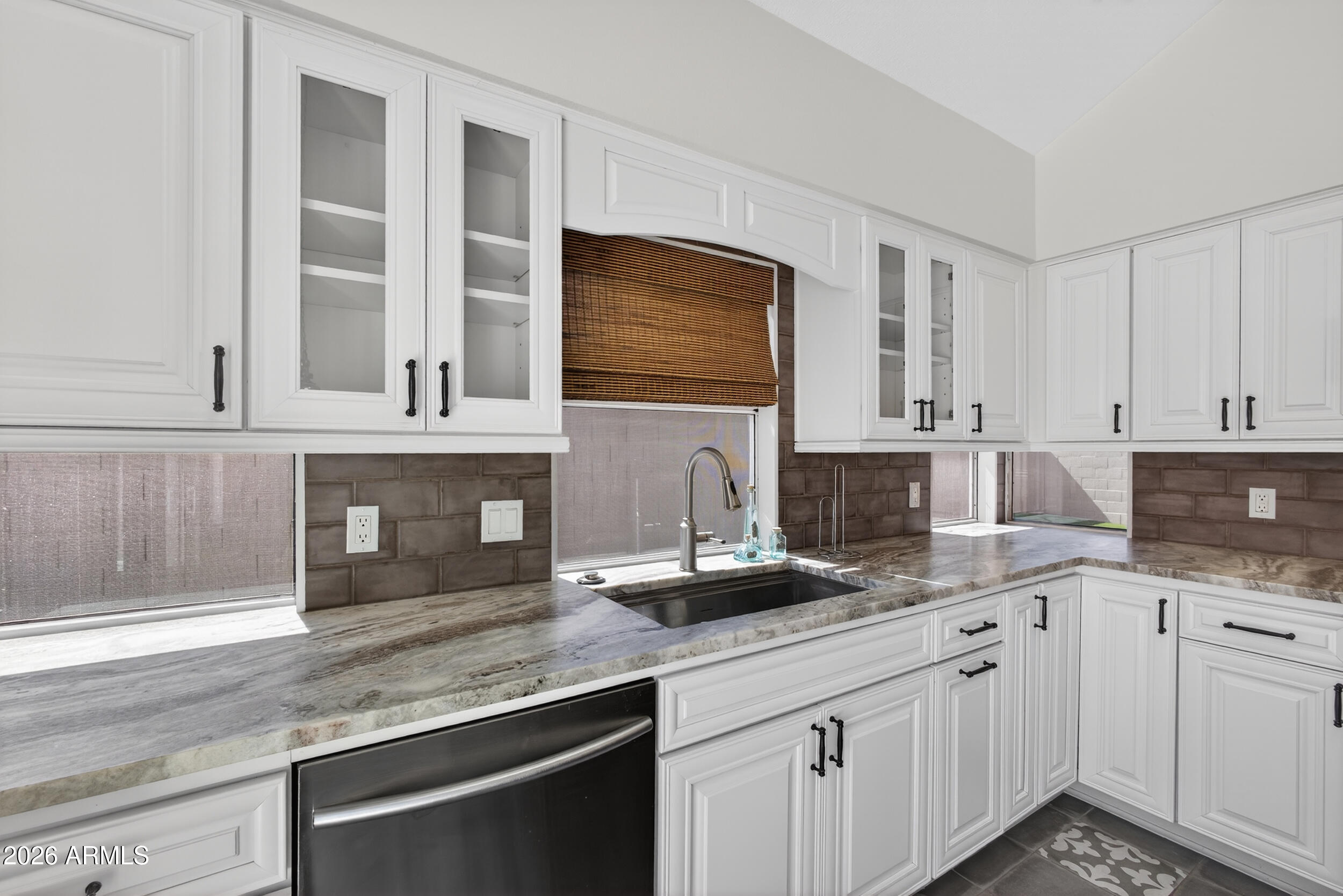 3955 N RANIER
