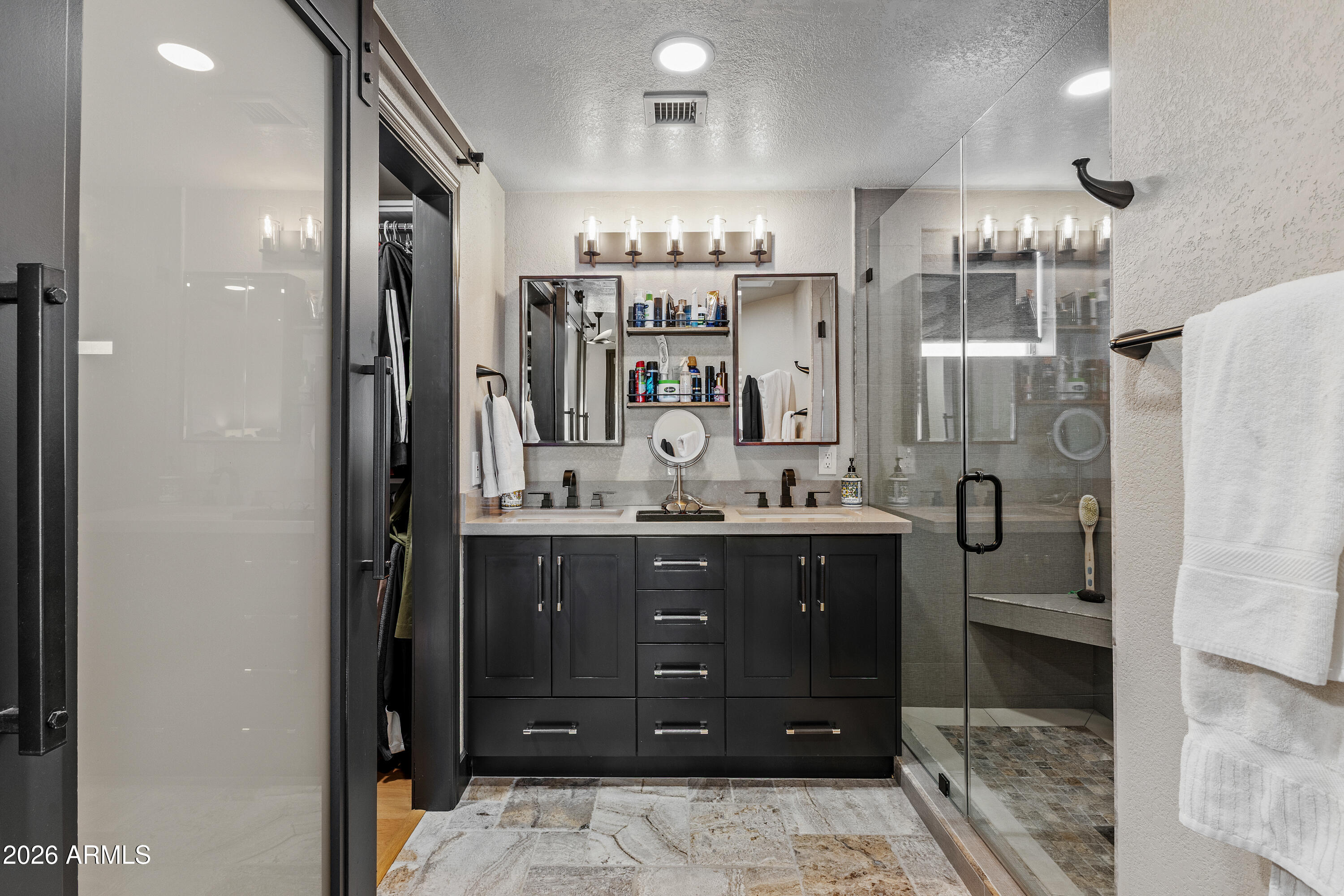 15221 N CLUBGATE Drive 2077