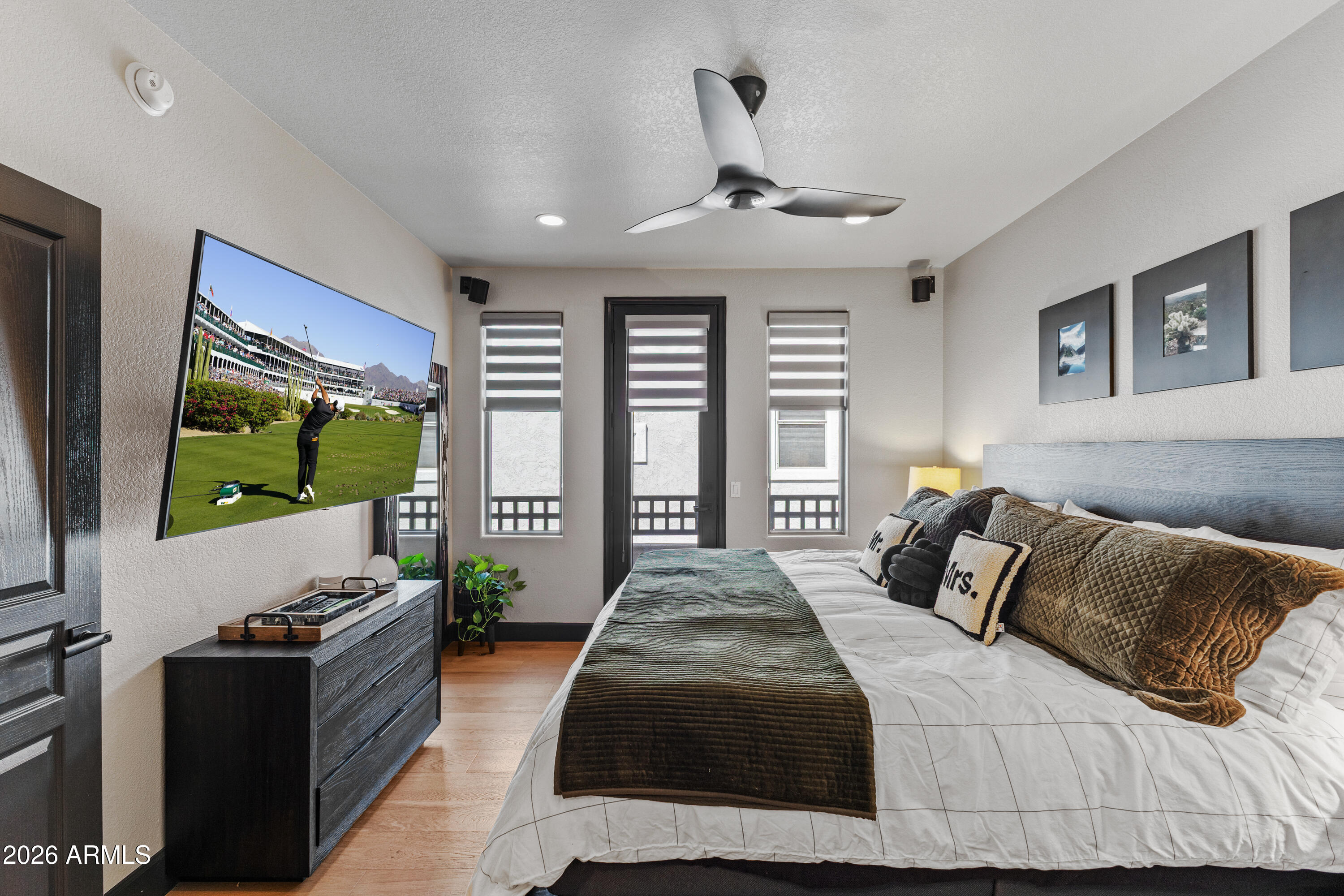 15221 N CLUBGATE Drive 2077