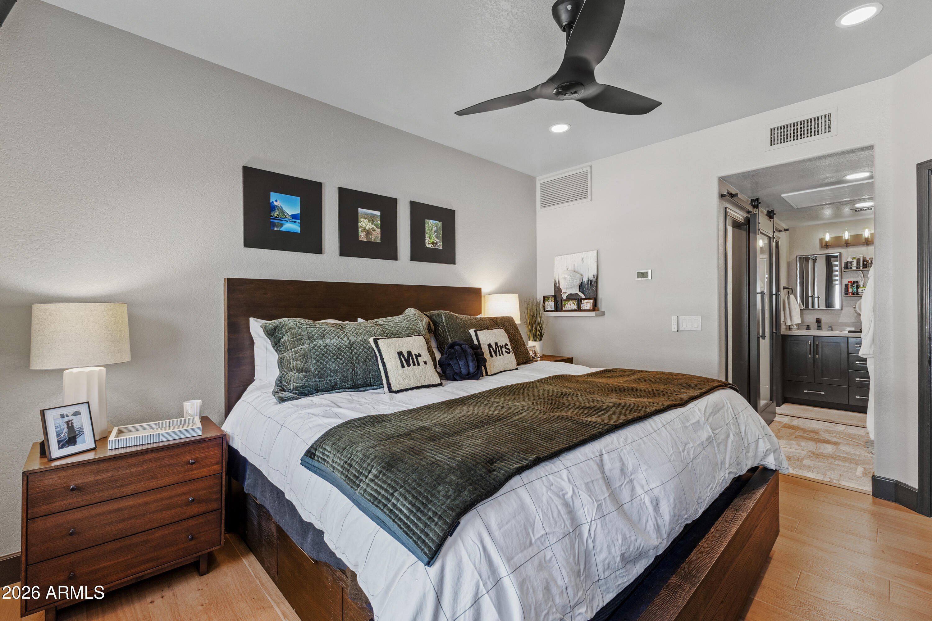 15221 N CLUBGATE Drive 2077