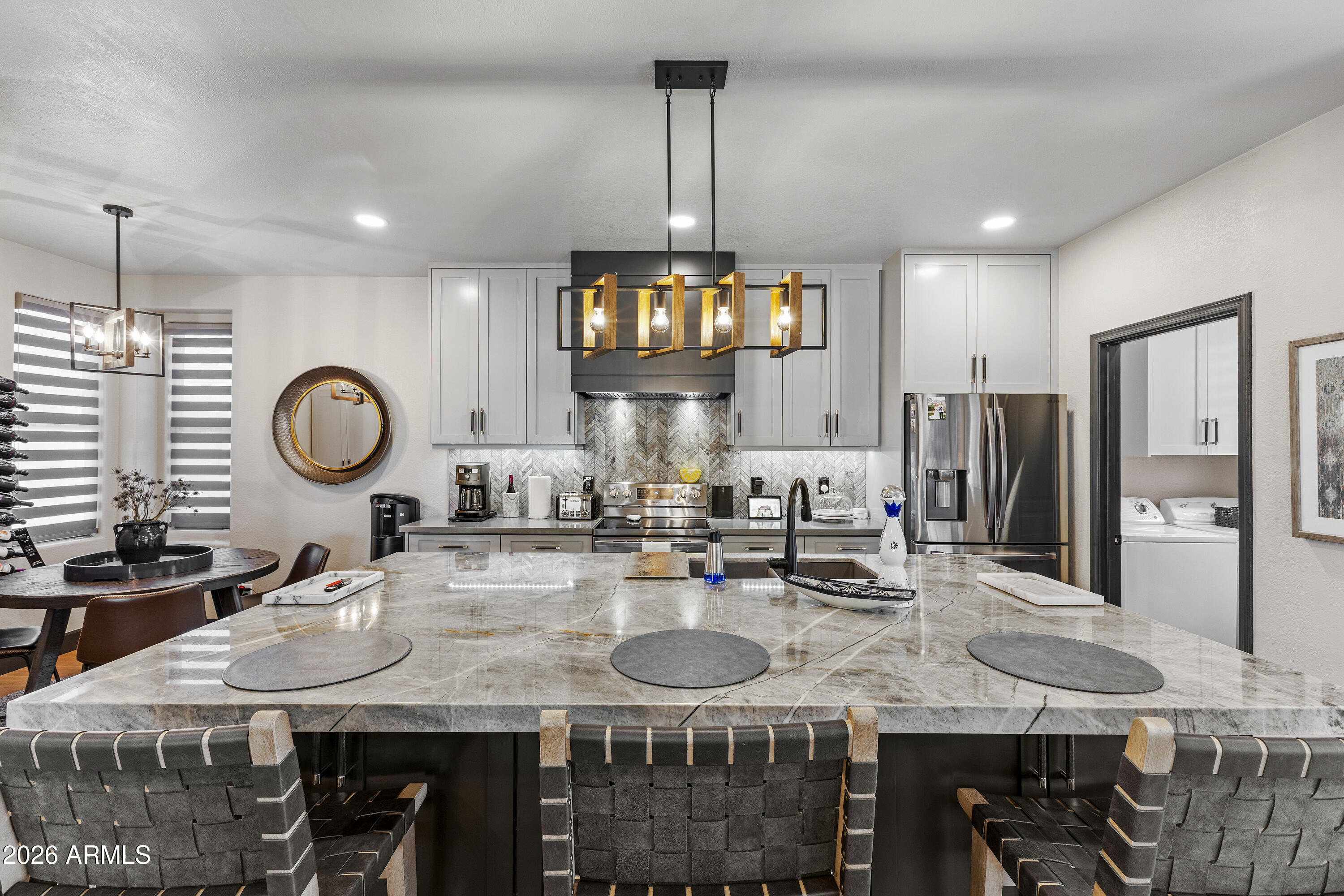 15221 N CLUBGATE Drive 2077
