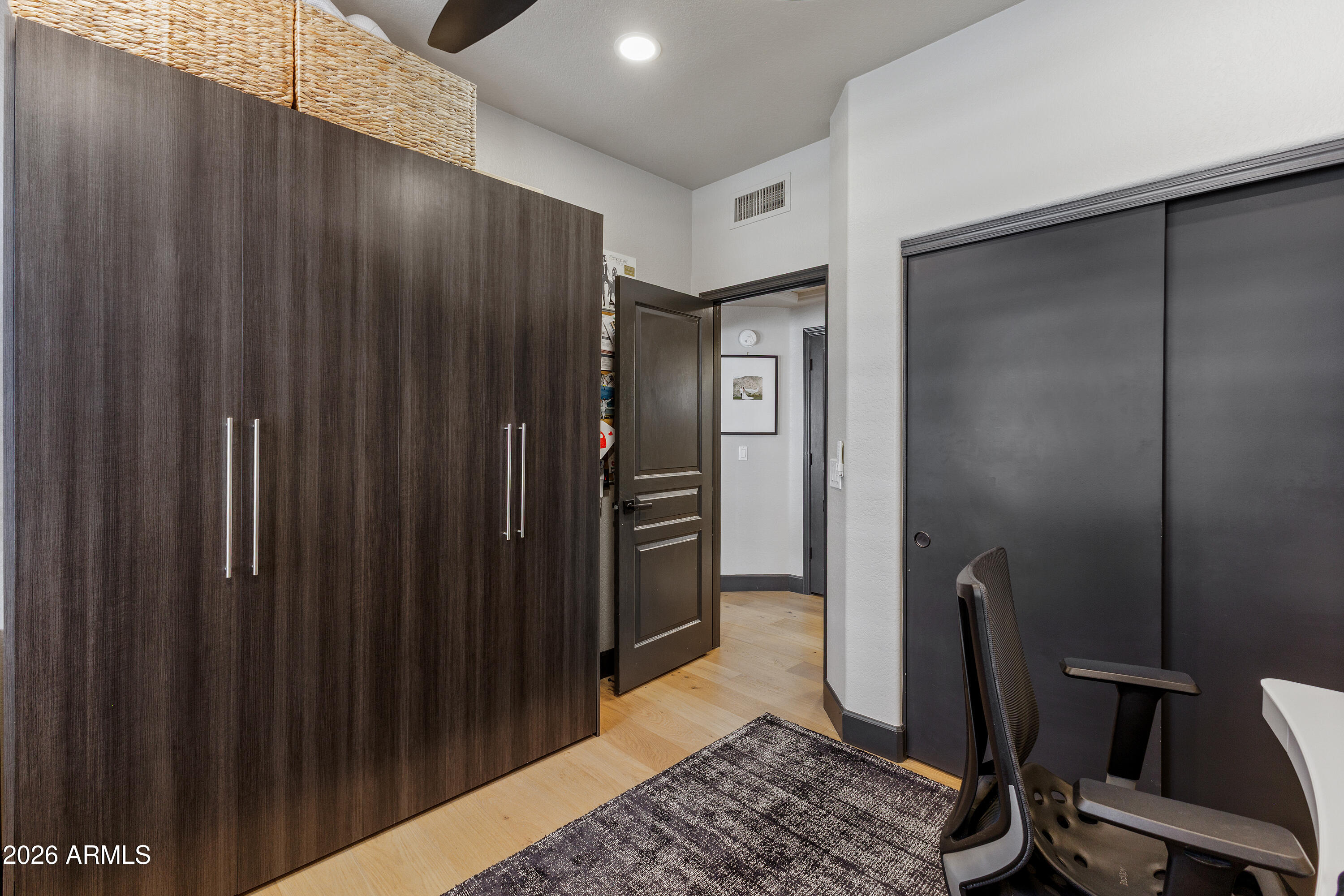 15221 N CLUBGATE Drive 2077