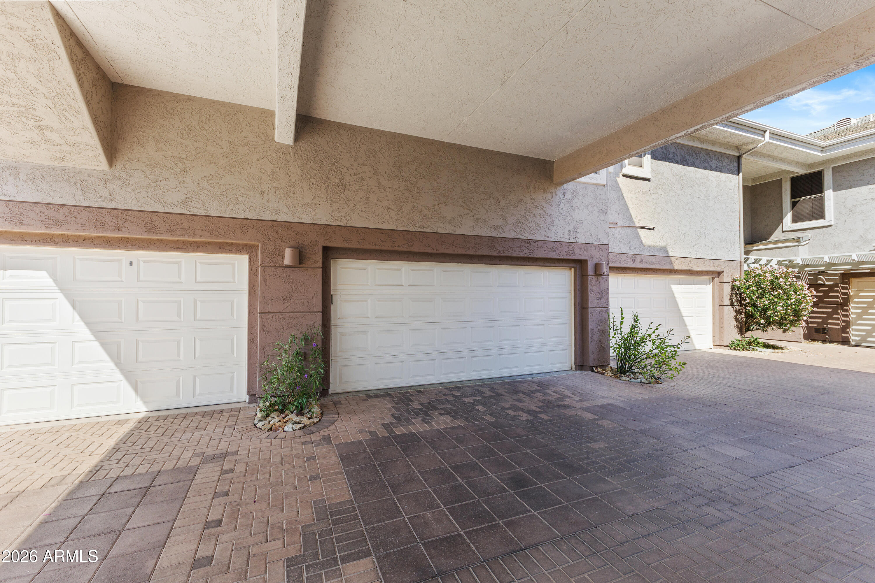 15221 N CLUBGATE Drive 2077