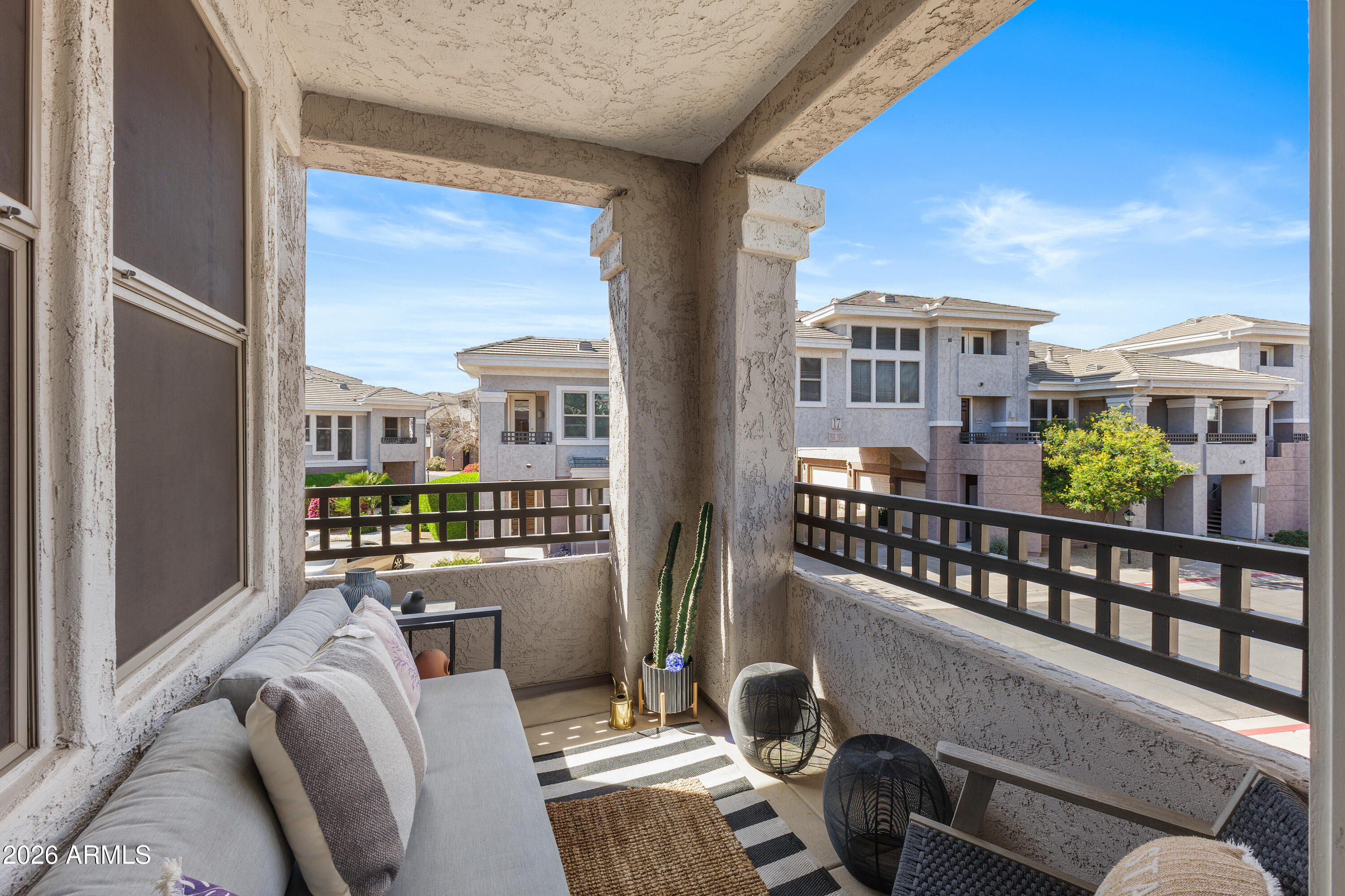 15221 N CLUBGATE Drive 2077