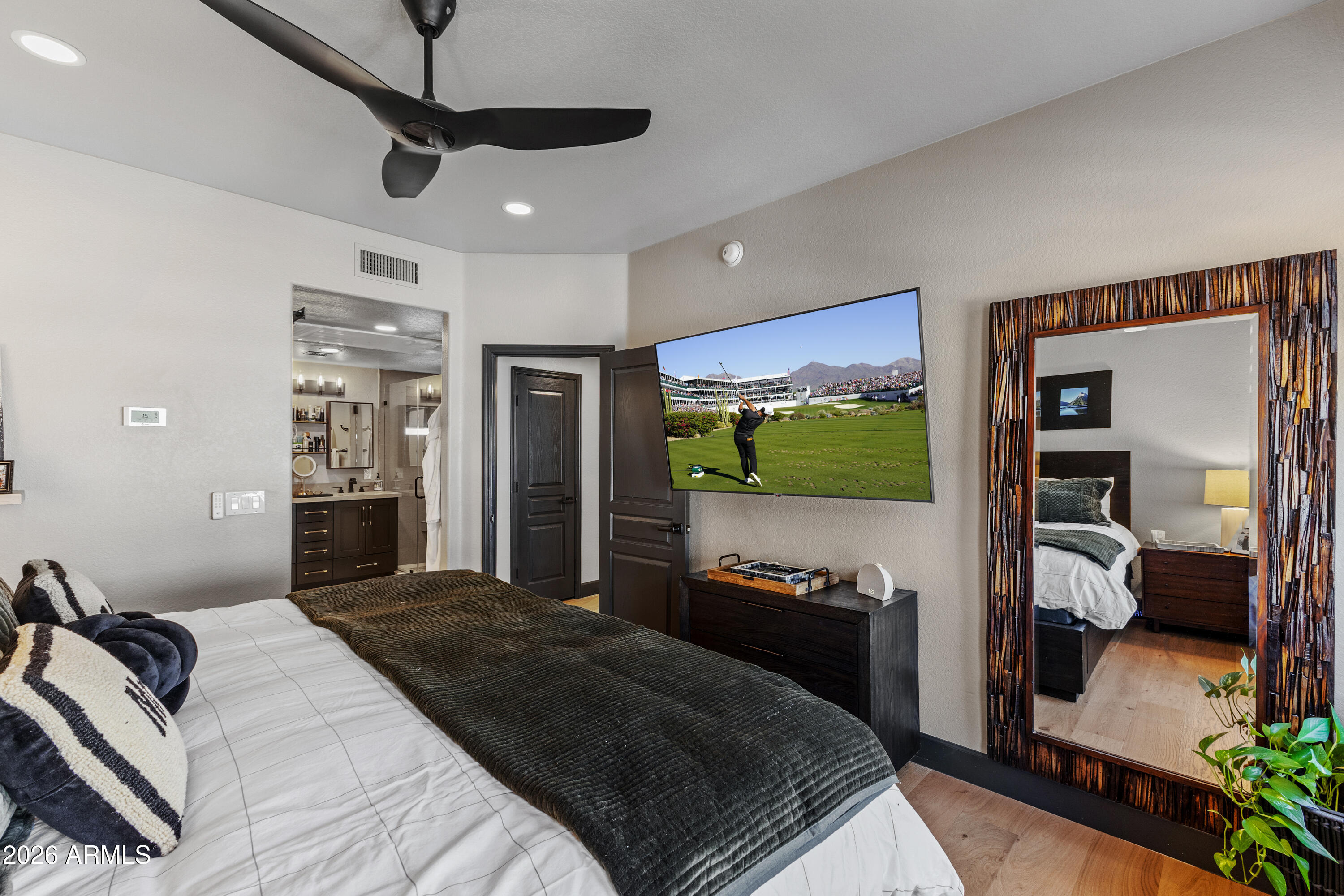 15221 N CLUBGATE Drive 2077