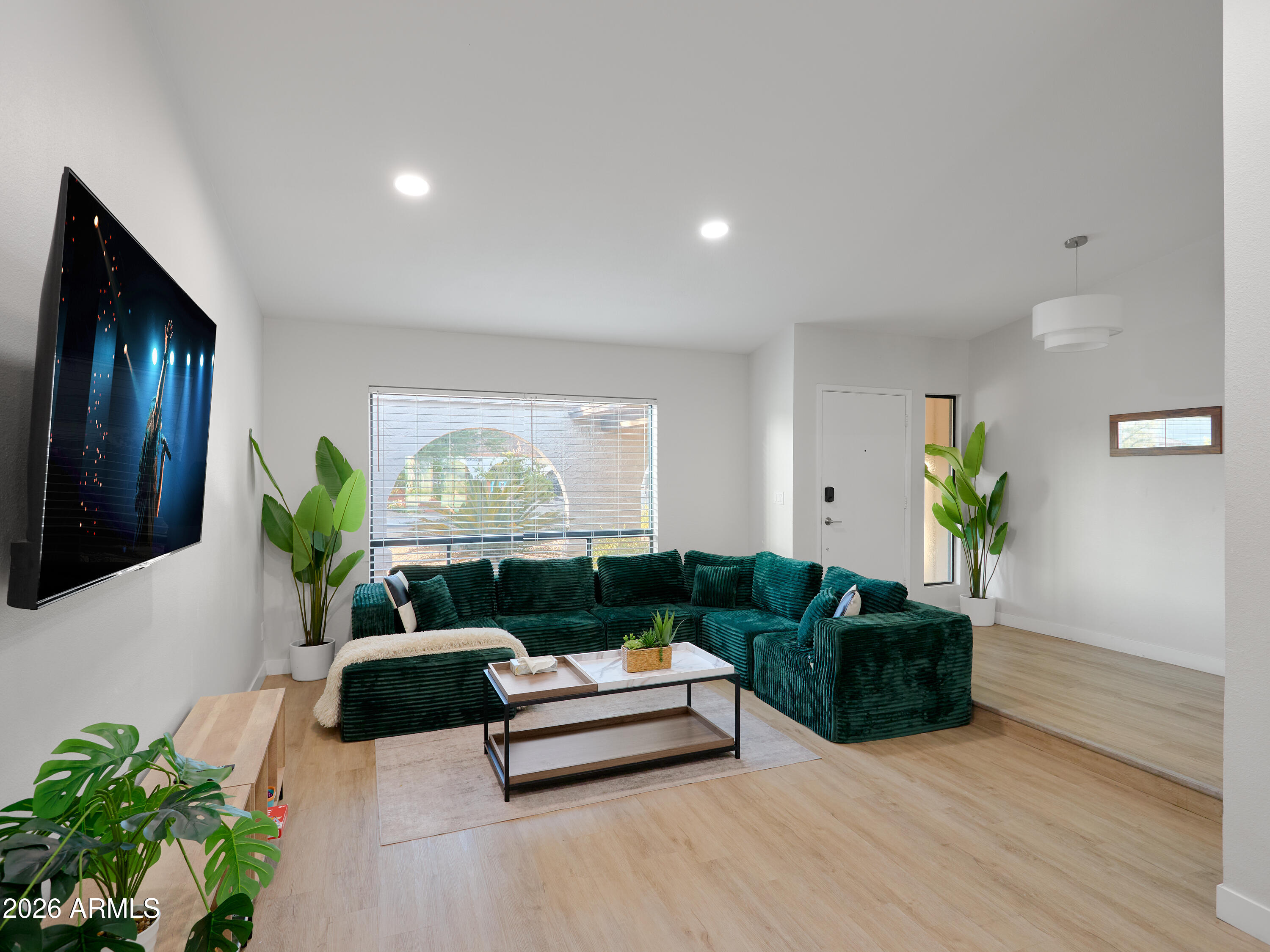 2331 E SUNNYSIDE Drive