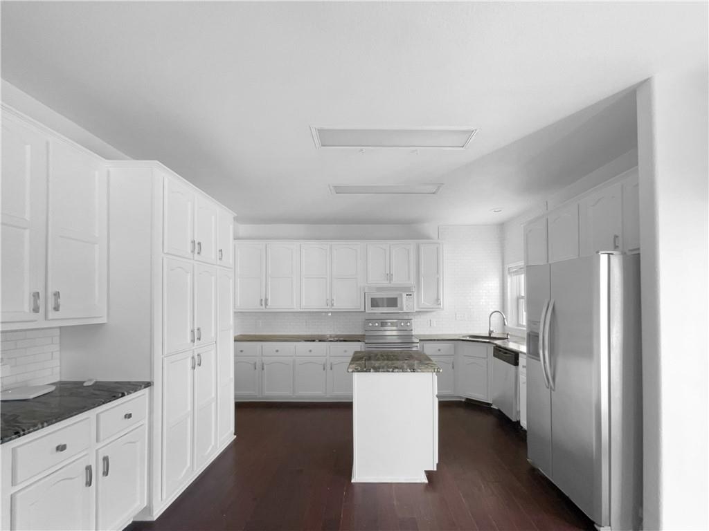 12207 N Pomona Avenue