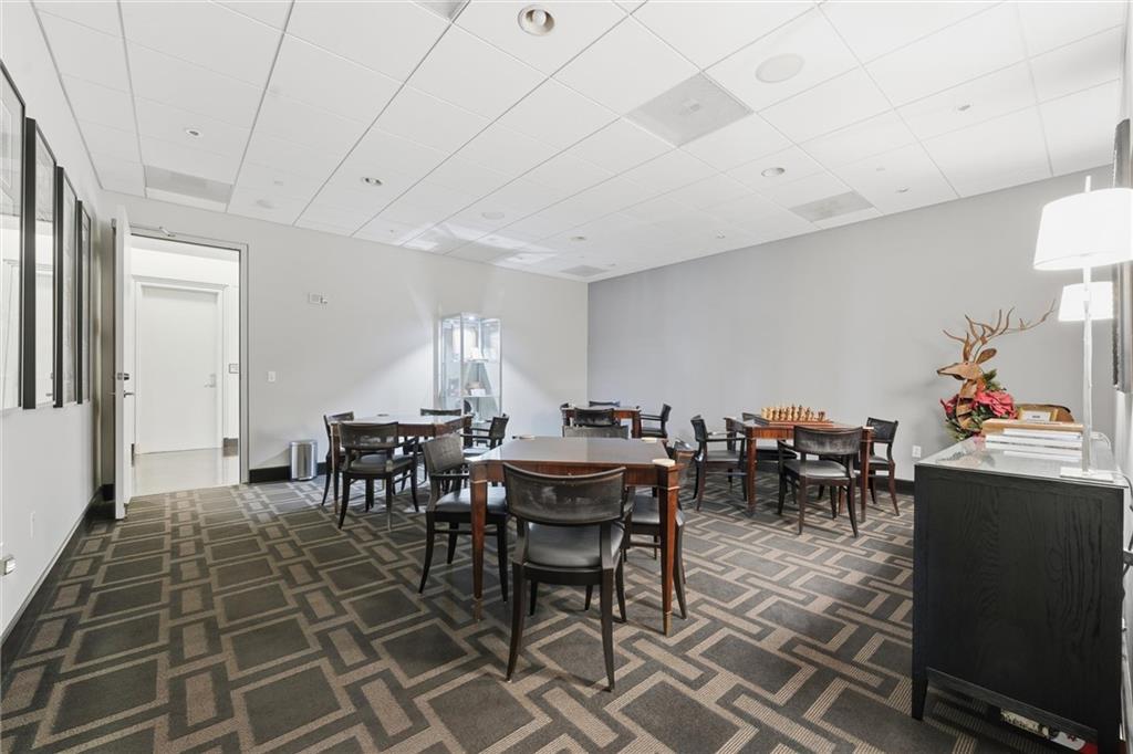 700 W 31st Street Unit: 1502