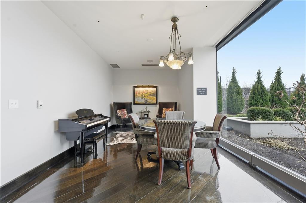 700 W 31st Street Unit: 1502