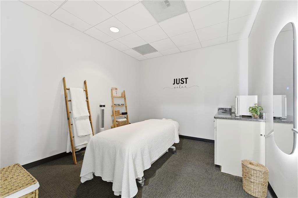 700 W 31st Street Unit: 1502