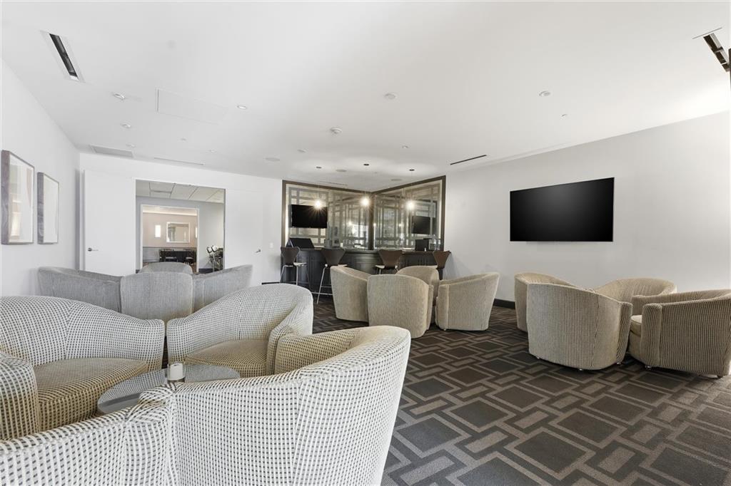 700 W 31st Street Unit: 1502