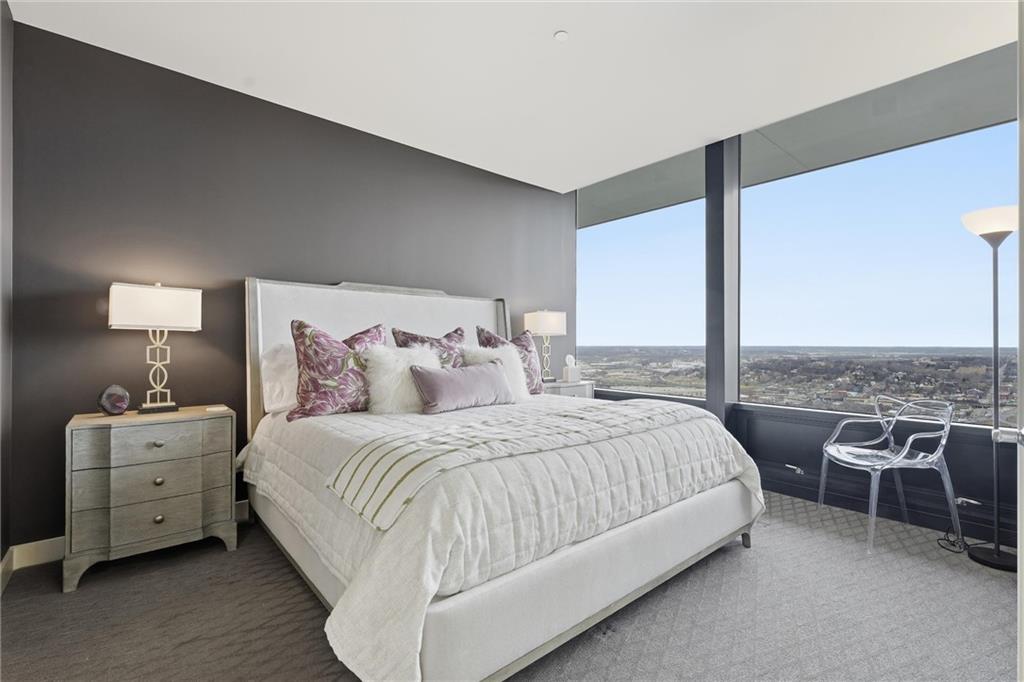 700 W 31st Street Unit: 1502