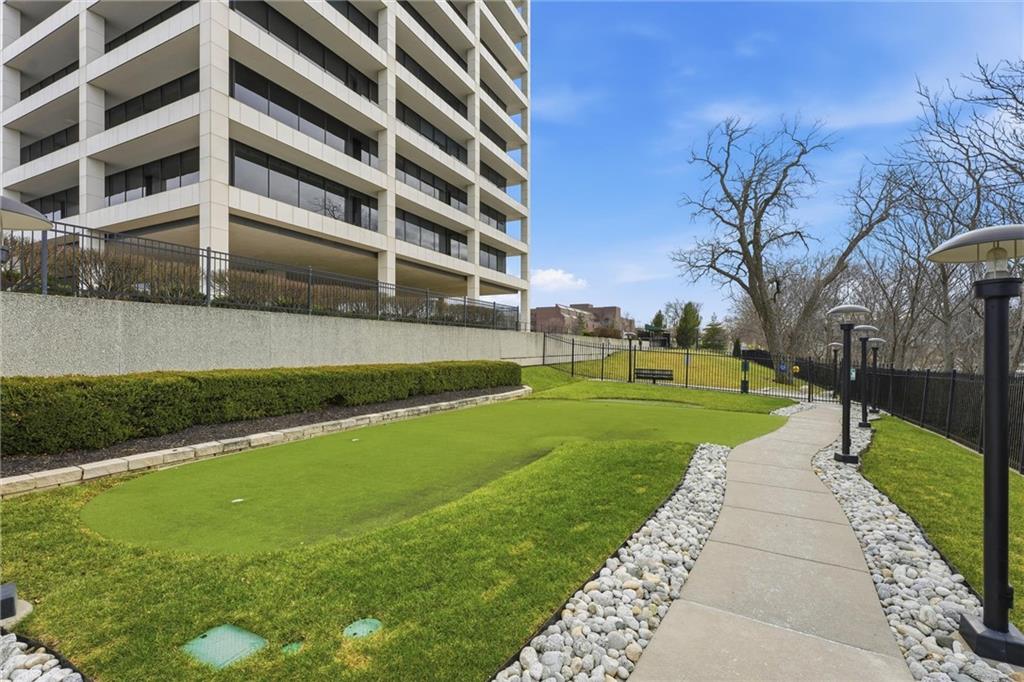 700 W 31st Street Unit: 1502