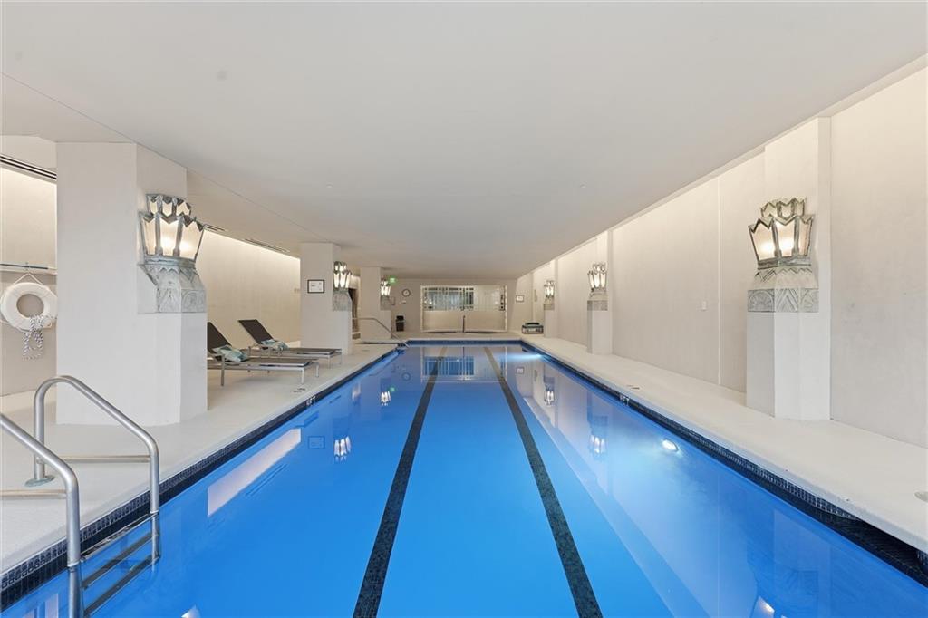 700 W 31st Street Unit: 1502