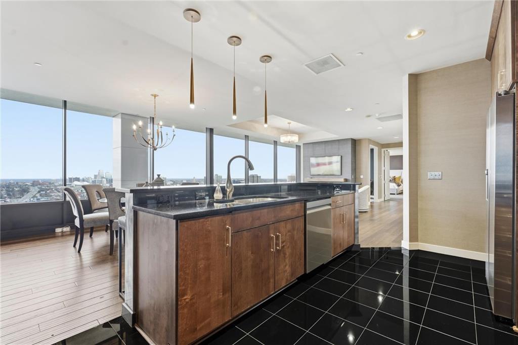 700 W 31st Street Unit: 1502