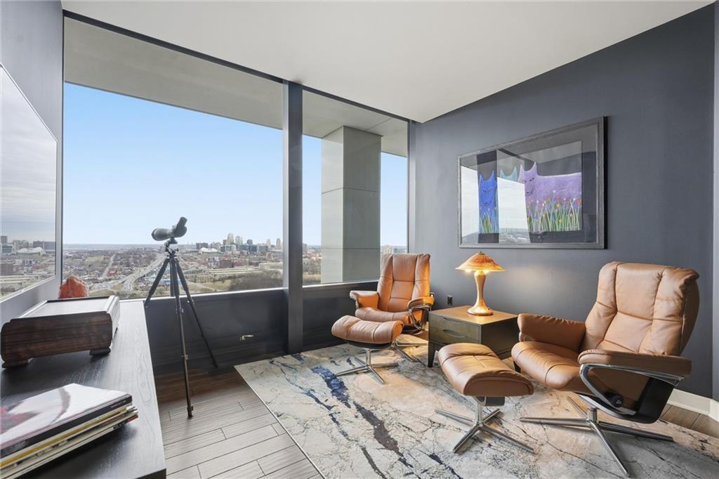 700 W 31st Street Unit: 1502