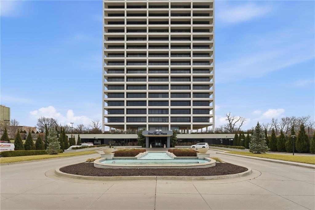 700 W 31st Street Unit: 1502