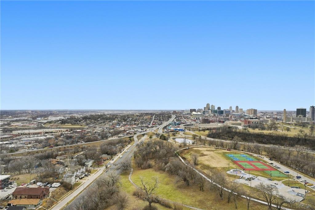 700 W 31st Street Unit: 1502