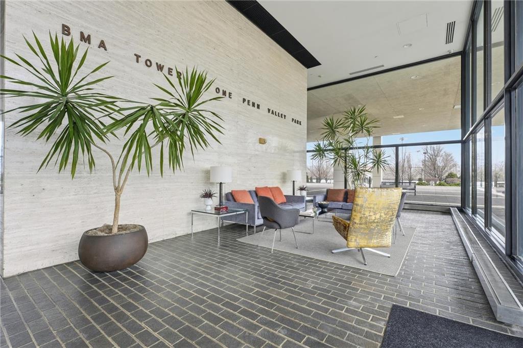 700 W 31st Street Unit: 1502