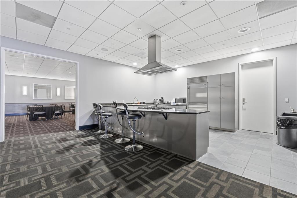 700 W 31st Street Unit: 1502