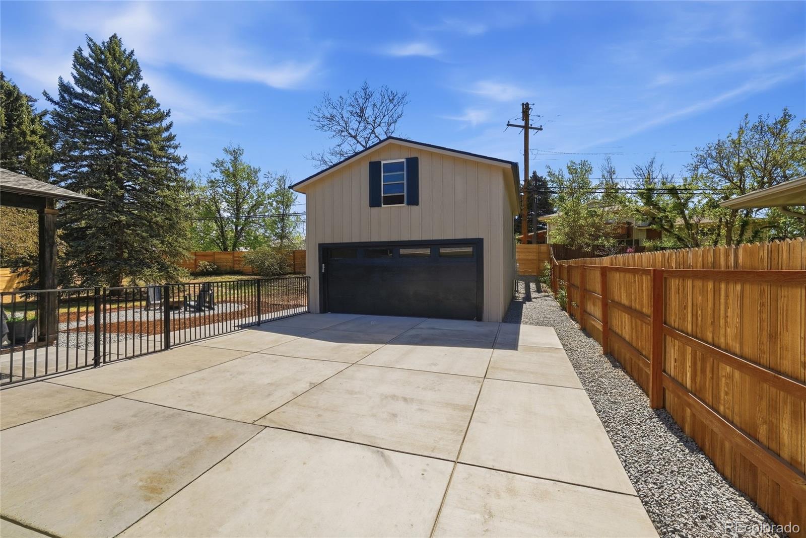 3632 E Lake Way