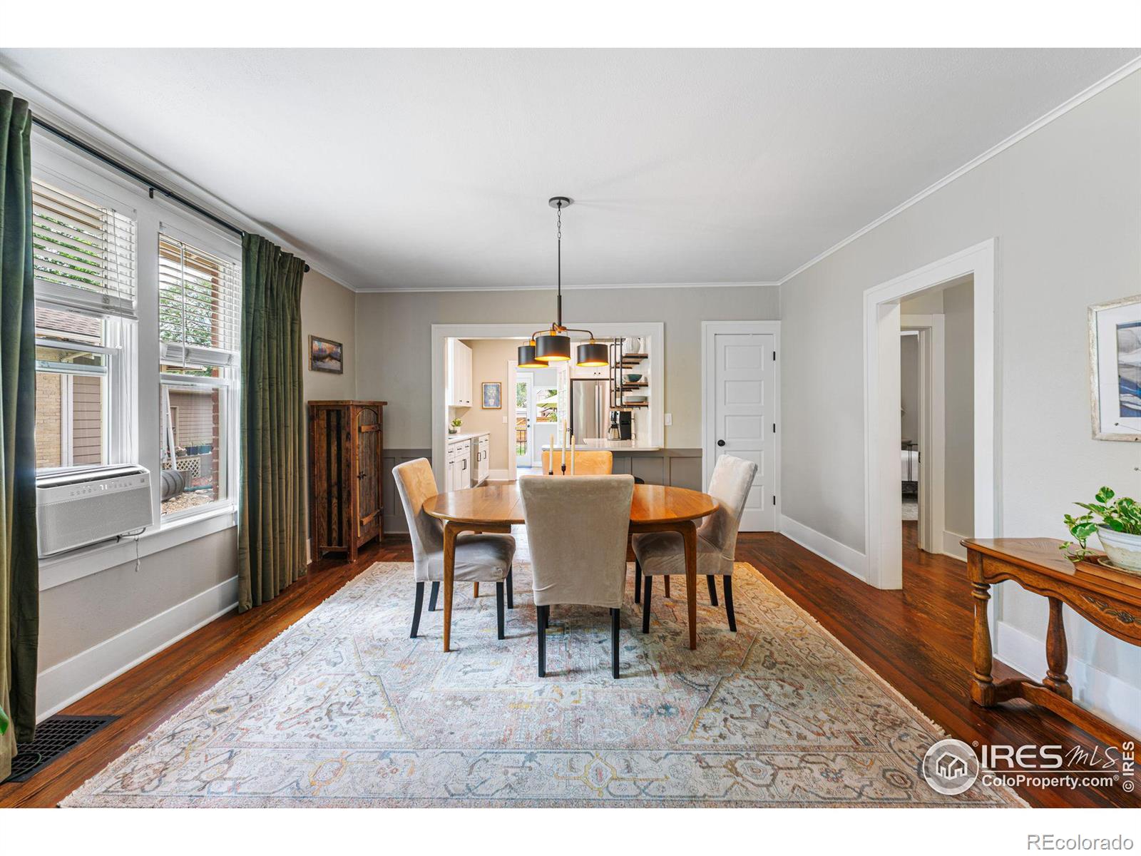 725 E 4th Street