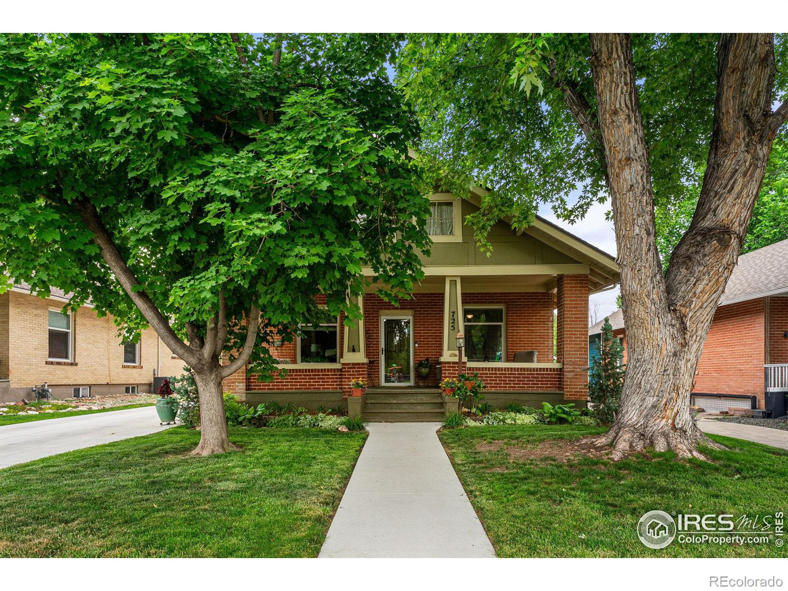 725 E 4th Street