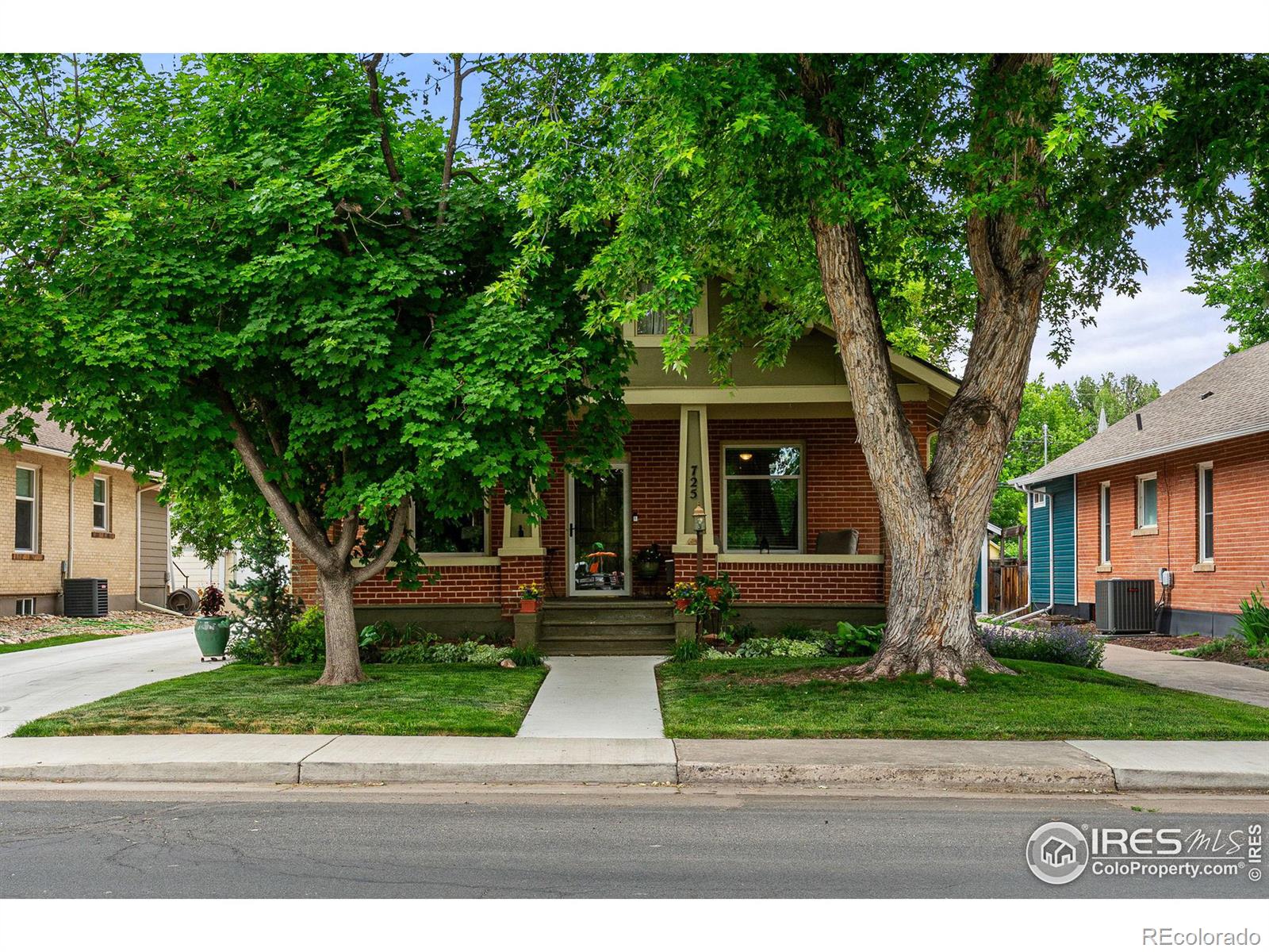 725 E 4th Street