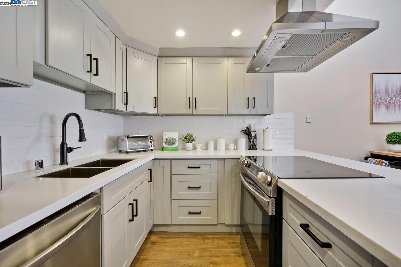 398 Parrott St # 304