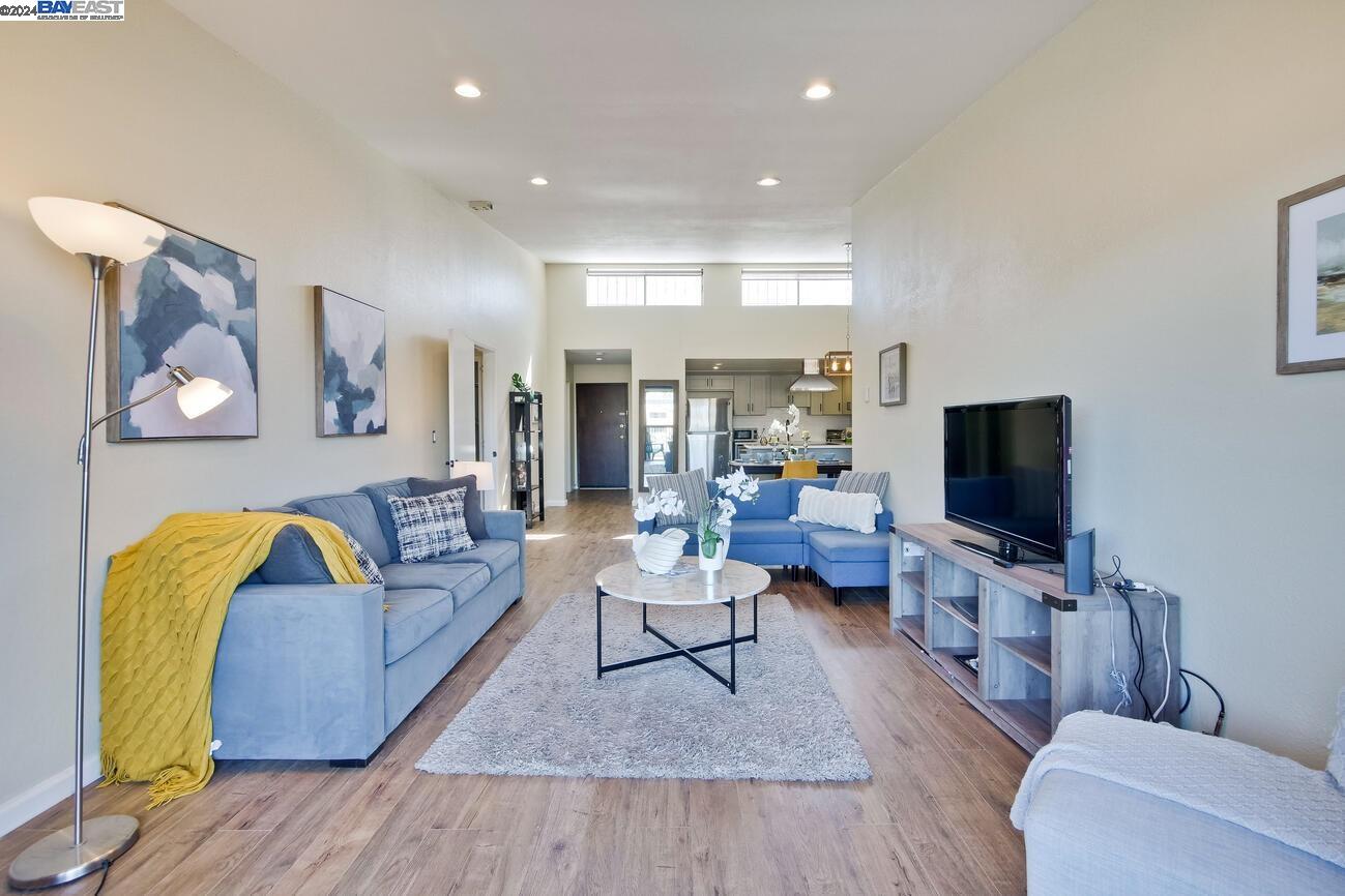 398 Parrott St # 304