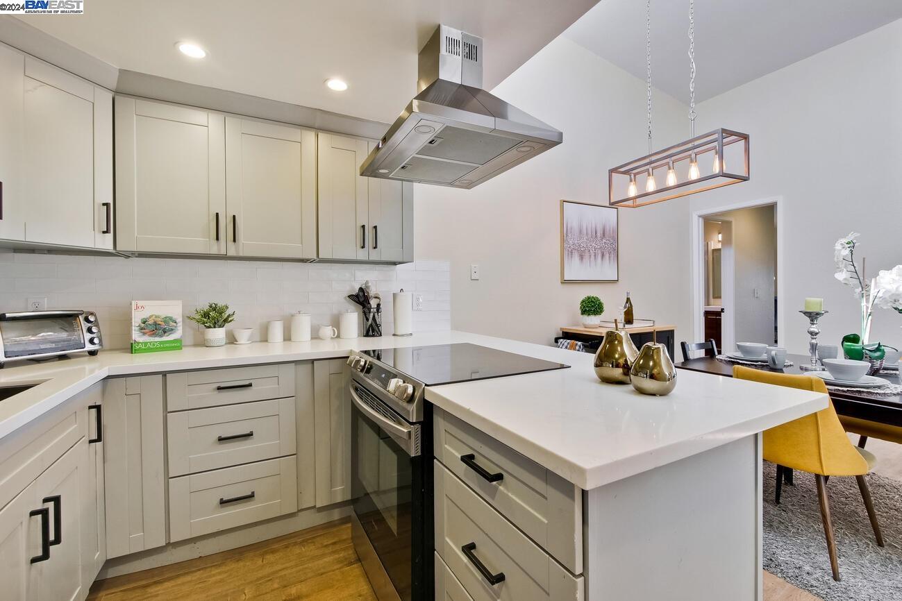 398 Parrott St # 304