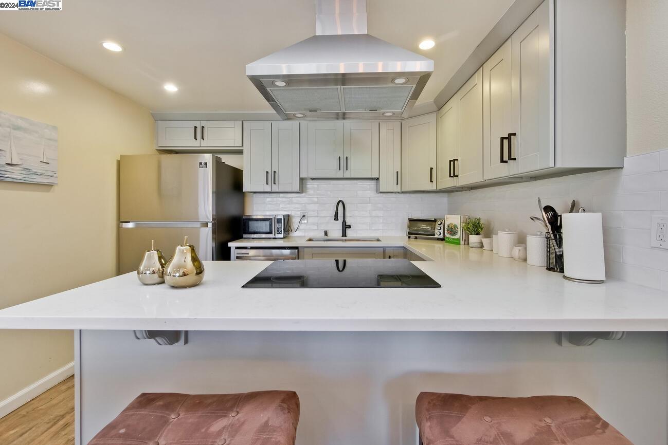 398 Parrott St # 304