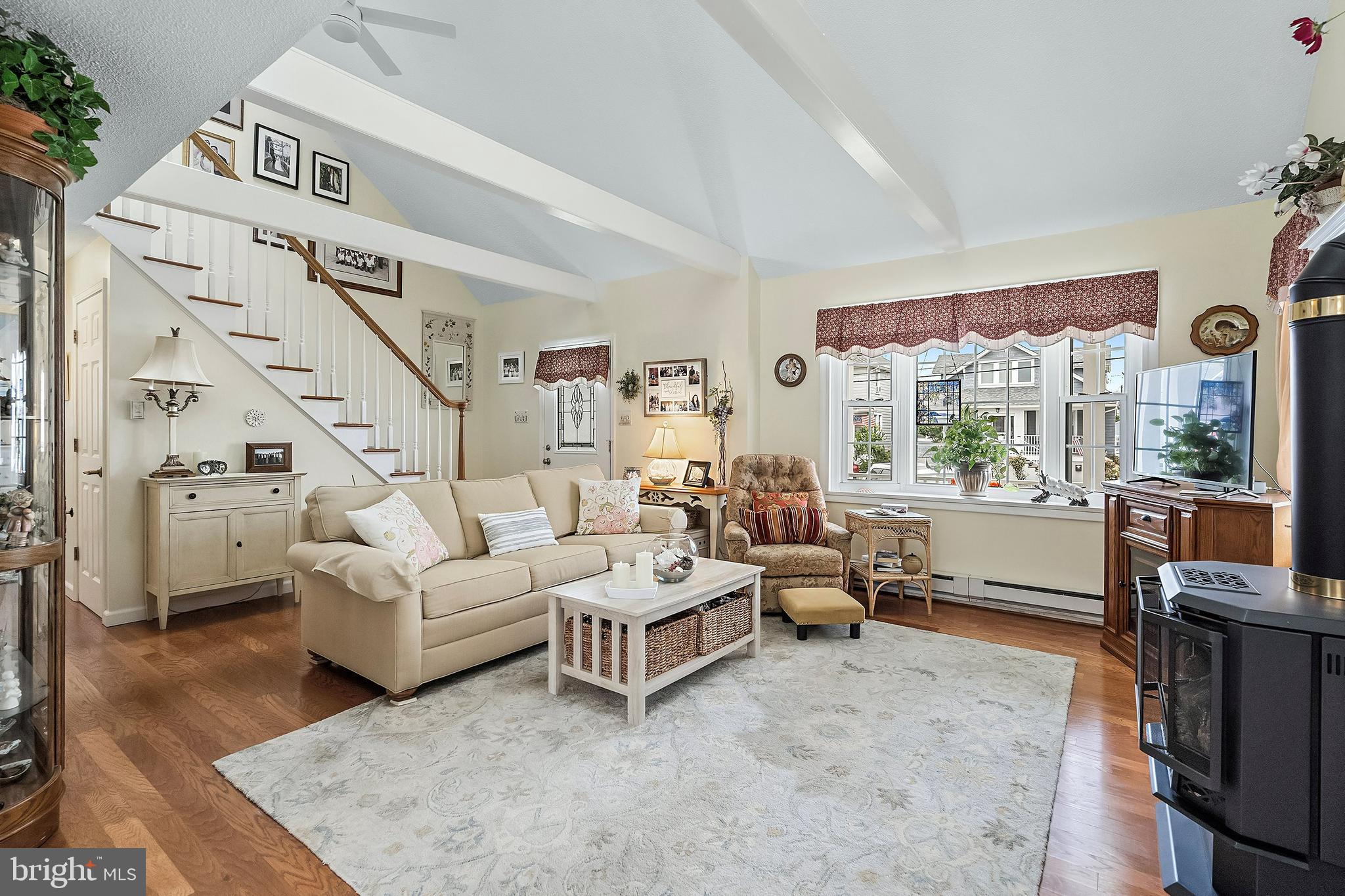 216 4th St
