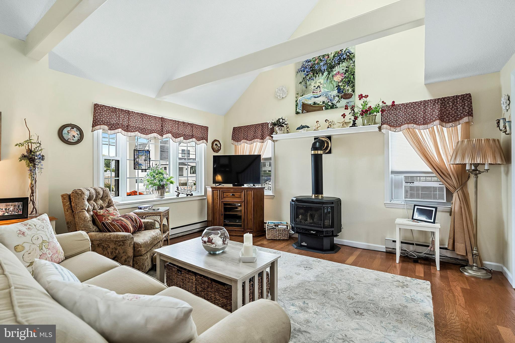 216 4th St