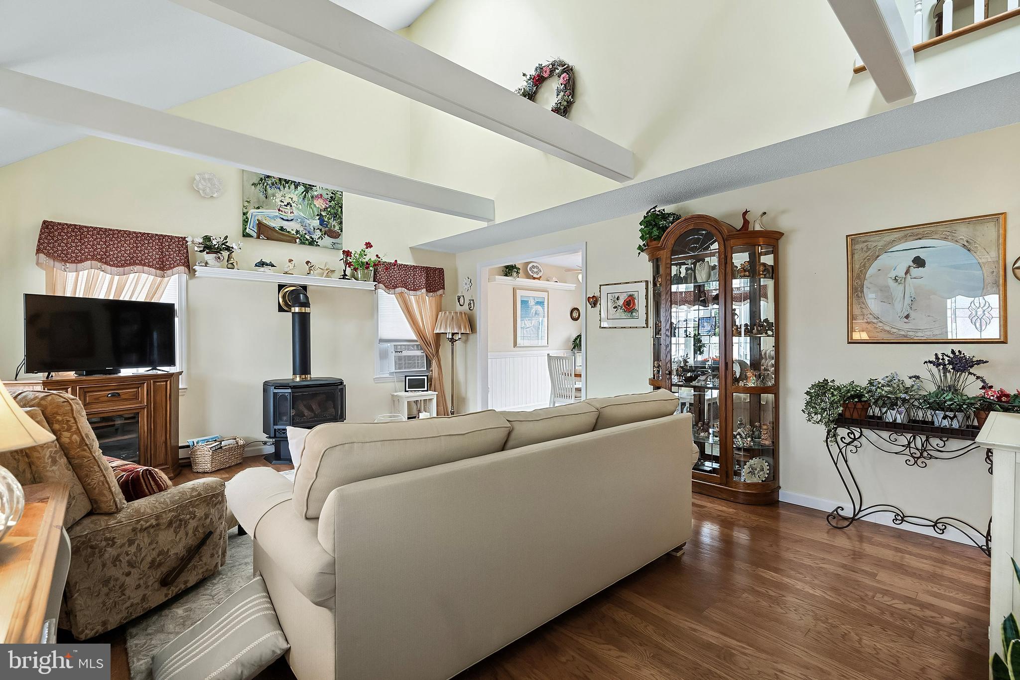 216 4th St