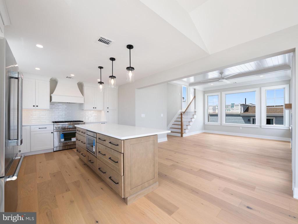 20 W JOSHUA AVENUE