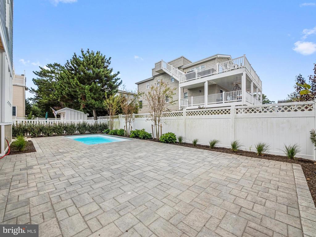 20 W JOSHUA AVENUE